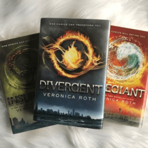 Read more about the article Review of the Divergent Book Series – Favbookshelf